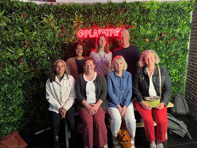 Team pic resized Amdanom Ni